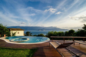 Piscina aquecida, borda infinita e vista para o mar